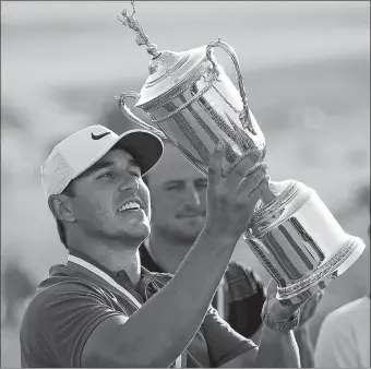  ?? SETH WENIG/AP PHOTO ?? Brooks Koepka holds up the championsh­ip trophy after winning the U.S. Open on Sunday in Southampto­n, N.Y.