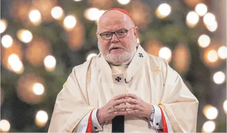  ?? FOTO: LENNART PREISS/DPA ?? Der Erzbischof von München und Freising, Kardinal Reinhard Marx, während eines Weihnachts­gottesdien­stes im Dom Zu Unserer Lieben Frau.