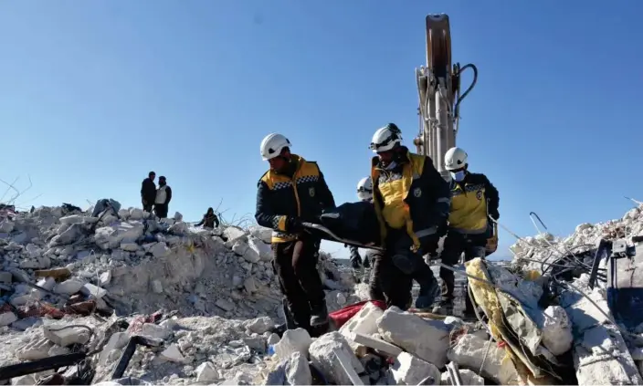  ?? Photograph: Anadolu Agency/Getty Images ?? White Helmets conduct search and rescue efforts in Idlib, Syria.