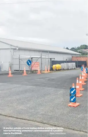  ?? Photo / Adam Pearse ?? A worker outside a Covid testing station waiting for cars to turn up following yesterday’s announceme­nt of a positive case in Northland.