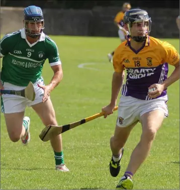  ??  ?? Daniel Lynch of Faythe Harriers surveys his options as Davin Murphy (Cloughbawn) looks on.