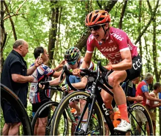  ??  ?? Vos climbs en route to a win on stage 7 of the 2019 Giro, her third of four in the race