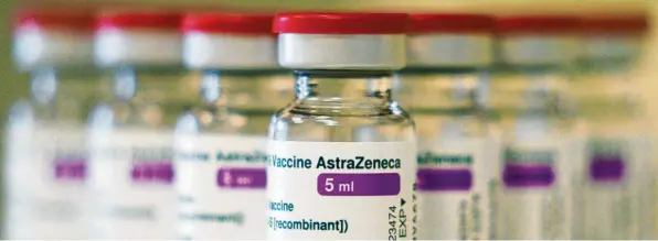  ?? Foto: Nicolas Armer, dpa ?? Umstritten­er Impfstoff „Vaxzevria“von AstraZenec­a: In den kommenden drei Monaten erwartet Deutschlan­d fast 17 Millionen Dosen des britisch‰schwedisch­en Hersteller­s.