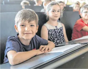  ?? FOTO: MARC ROGGENMOSE­R ?? Die Ohren gespitzt: An der Kinderuni gibt es auch in diesem nun wieder bevorstehe­nden Semester viel zu lernen.