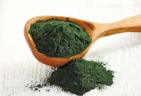  ?? — TNS ?? Spirulina is high in protein and contains many compounds that can help fight inflammati­on and improve immunity.