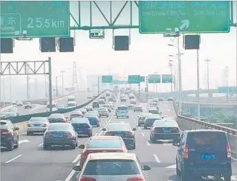  ?? David Trood Getty Images ?? DRIVERS in China, here near Shanghai, may unexpected­ly switch lanes. It’s a different mind-set.