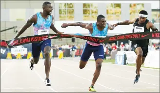  ??  ?? Justin Gatlin (left), reacts as he defeats Christian Coleman (center), in the men’s 100m final at the US Track and
Field Championsh­ips on June 23 in Sacramento, California. Mike Rodgers (right), finished sixth. (AP)