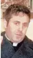  ??  ?? Il parroco Don Rosario Lo Bello, 40 anni, guida la parrocchia di San Paolo Apostolo a Siracusa