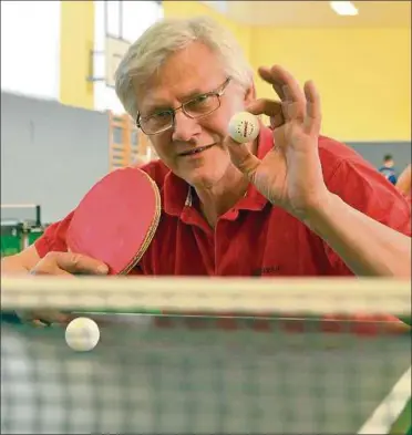  ??  ?? Jürgen „Gertrud“Merkert hat sein zweites Zuhause beim Erfurter Tischtenni­szentrum Sponeta. Foto: Robin Kraska