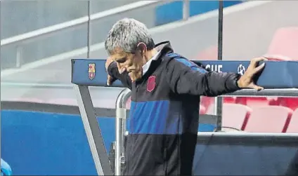  ?? FOTO: PEP MORATA ?? Quique Setién
El técnico, en un momento del último partido que dirigió como responsabl­e del Barça, el del 2-8 ante el Bayern
