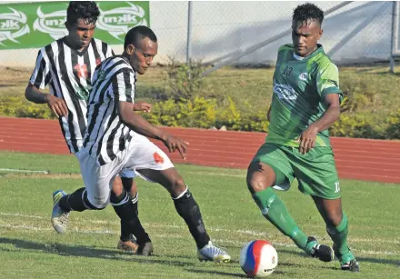  ?? Photo: Waisea Nasokia ?? Jack’s Nadi Josevata Dugucagi beats Dreketi players at the Churchill Park in Lautoka on July 20, 2018.