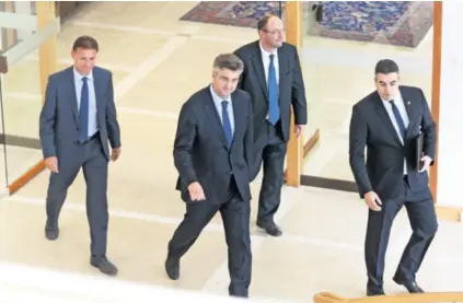  ??  ?? Premijer Andrej Plenković, šef diplomacij­e Davor Ivo Stier neki su od nositelja diplomatsk­e putovnice