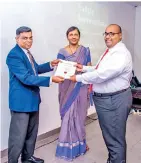  ??  ?? Presentati­on of certificat­es by Upali Ratnayake