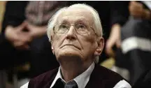  ?? Tobias Schwarz -15.jul.2015/Associated Press ?? Oskar Gröning, 96, foi condenado em 2015 na Alemanha