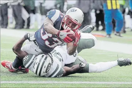  ?? FOTO: AP ?? Los Pats, favoritos a la Super Bowl Imagen del partido de New England ante los New York Jets el pasado 31 de diciembre