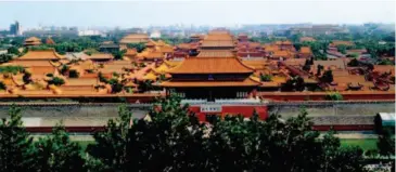  ??  ?? On a clear day, the view across the Forbidden City from Jingshan Park is spectacula­r.