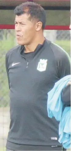  ??  ?? ► Jorge Almirón, ayer en el entrenamie­nto.