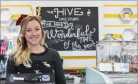  ?? ERIC BONZAR — THE MORNING JOURNAL ?? Owner Melissa VanderWyde­n has been creating and selling her delectable treats at The Hive Cake Studio since March 7.