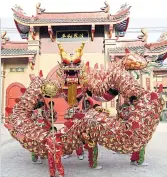  ??  ?? Vibrant Chinese New Year in downtown Nakhon Sawan.