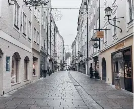  ?? LAETITIA VANCON/THE NEW YORK TIMES ?? The streets of Salzburg were mostly deserted Monday after Austria began its fourth virus lockdown. The lockdown will last at least 10 days.