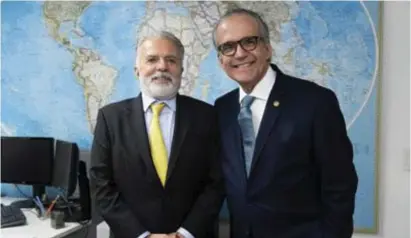  ?? ?? O
encontro entre o senador Fernando Dueire e o novo embaixador do Brasil em Israel, Frederico Salomão Meyer