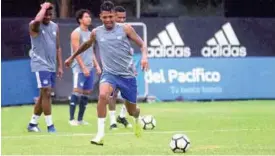  ??  ?? EQUIPO. Billy Arce firmó contrato por un año con el Club Sport Emelec, luego de su paso fugaz por Europa.