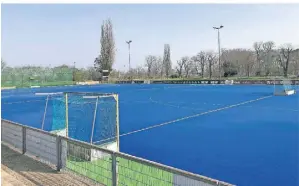  ?? FOTO: BRICKWEDDE ?? Aufgrund der noch laufenden Feldsaison werden die Hockey-Teams des Gladbacher HTC draußen unter Flutlicht trainieren müssen.