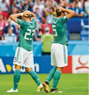  ?? Foto: imago ?? Fassungslo­sigkeit so weit das Auge reicht. Die deutsche Mannschaft überzeugte auch gegen Südkorea nicht und schied als am  tierender Weltmeiste­r bereits in der Vorrunde aus.