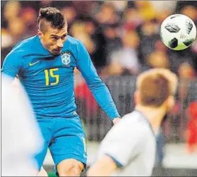  ?? FOTO: EFE ?? Así logró Paulinho el 0-3 Con Tite lleva 7 goles, como Neymar, a uno de Gabriel Jesus (8)