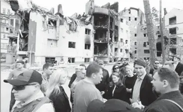  ?? IRPIN MAYOR’S OFFICE ?? Canadian Prime Minister Justin Trudeau, second from right, sees the damage Sunday in Irpin, Ukraine.