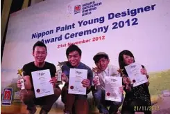  ??  ?? (From left) Meng Yeu, Sze Yong, Wil Ken and Xuan Xuan during the award presentati­on.