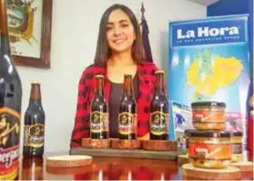  ??  ?? NEGOCIO. Noela Burneo Ortiz presentará en la 189 Feria de Loja su nuevo producto ‘Encur Tidos’.