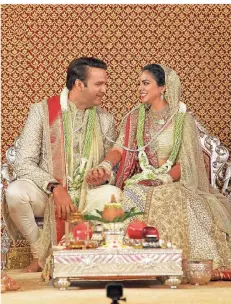  ?? FOTO: DPA ?? Prominenz aus Bollywood und den USA machten die Hochzeit von Isha Ambani und Anand Piramal zum gesellscha­ftlichen Ereignis in Indien.