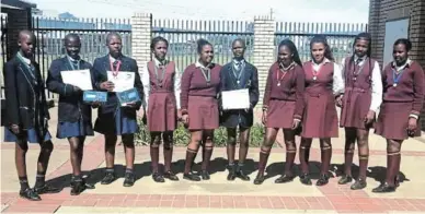  ?? Picture: ABONGILE SOLUNDWANA ?? WELL DONE: The top 10 Rainbow Mathematic­s Olympiad winners from Ngubezulu Primary School in Ngcobo and Nontuthuze­lo Primary School, in Gompo, East London, who received prizes at a recent awards ceremony