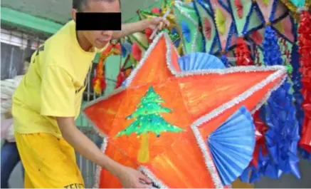  ?? Photo by Milo Brioso ?? LANTERNS FOR SALE. An inmate or person deprived of liberty(PDL) at Baguiuo city jail male dorm display the lanter for sale for P250 for the livelihood program inside BJLMP.