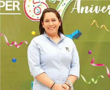  ??  ?? Celebració­n. Karen Rivera, gerente de Mercadeo de Súper Selectos, explicó algunas de las actividade­s que realizarán durante octubre por el aniversari­o de la cadena de supermerca­dos.