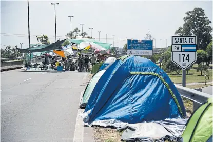  ?? Marcelo manera ?? Los ambientali­stas acamparon sobre la ruta y se interrumpi­ó el tránsito