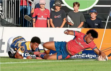  ?? GETTY IMAGES ?? Leicester Fainga’anuku’s first-half try to the Mako set the groundwork for last night’s nailbiting victory.