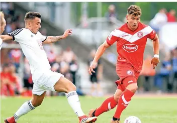  ?? FOTO: FALK JANNING ?? Taylan Duman (re.), hier noch bei einem Testspiel im Fortuna-trikot.