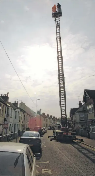  ?? Picture: Paul Dennis ?? Several height vehicles were deployed to survey the damage, and where possible make chimney stacks and rooftops safe