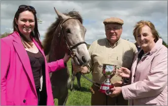  ??  ?? Tom McCarthy – who was the winner of the Eddie Hayes Memorial Cup at the Kingdom County Fair on Sunday – with his yearling. Presenting Tom. With the cup are Edwina and Helen Hayes.