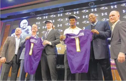  ?? LLOYD FOX/BALTIMORE SUN ?? The Ravens introduced their two first-round picks. Pictured, from left, are director of college scouting Joe Hortiz, coach John Harbaugh, tight end Hayden Hurst, quarterbac­k Lamar Jackson, general manager Ozzie Newsome and assistant GM Eric DeCosta.