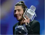  ?? — AFP ?? Portuguese singer Salvador Vilar Braamcamp Sobral aka Salvador Sobral representi­ng Portugal with the song Amar Pelos Dios Salvador holds the trophy, as he celebrates winning the final of the 62nd edition of the Eurovision Song Contest 2017 at the...