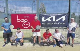  ?? ?? Diversos jugadores de pádel en el complejo del Club de Tenis Castellón.