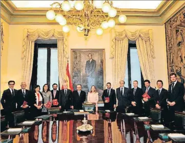  ?? AMI ?? Fotografía de los miembros de la AMI con la presidenta del Congreso, Ana Pastor, este lunes