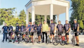  ??  ?? Na startu su bicikliste pozdravili zamjenik gradonačel­nika Bjelovara Igor Brajdić i predstavni­ci organizato­ra