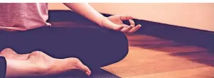  ?? FOTO: GETTY IMAGES/THITAREE SARMKASAT ?? Yoga und Meditation wirken gegen Stress.