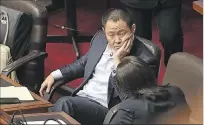  ?? ERNESTO ARIAS / EFE ?? Perú. El legislador Kenji Fujimori durante el debate parlamenta­rio.