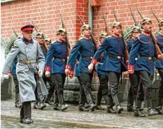  ?? Foto: ?? Harald Juhnke war nicht nur Entertaine­r. Er brillierte auch als Charakterd­arsteller (wie hier im „Hauptmann von Köpenick“). Nestor Bachmann, dpa