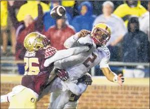  ?? MARK WALLHEISER/THE ASSOCIATED PRESS ?? Florida State defenders P.J. Williams, left, and Lamarcus Brutus break up a pass in the end zone intended for Boston College’s Tyler Murphy on Saturday in Tallahasse­e, Fla.